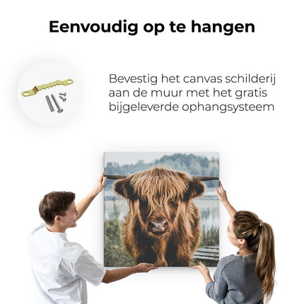 Canvas schilderij ophangen Schotse Hooglander Koeienkop Bij Een Meer