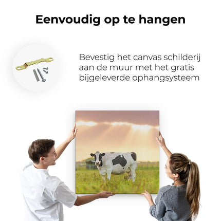Canvas schilderij ophangen Zwart Wit Koe In De Wei Bij Zonsopkomst