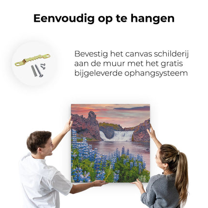 Canvas schilderij ophangen Waterval Met Blauwe Lupine Bloemen