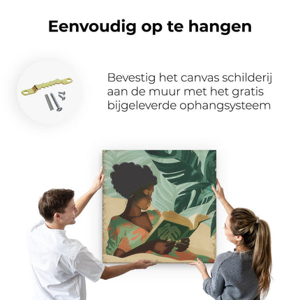 Canvas schilderij ophangen Zwarte Vrouw die een Boek in het Zand Leest