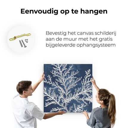 Canvas schilderij ophangen Afbeelding van een Boom met Witte Takken op een Blauwe Achtergrond