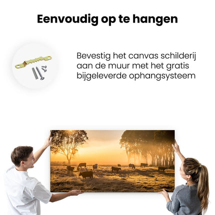 Canvas schilderij ophangen Kudde Koeien In De Wei Met Zonsopkomst