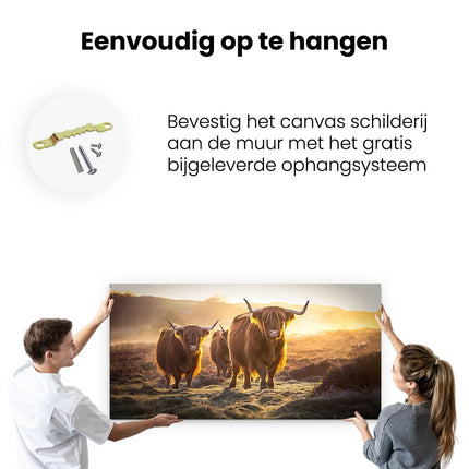 Canvas schilderij ophangen Groep Koeien die in een Veld Lopen