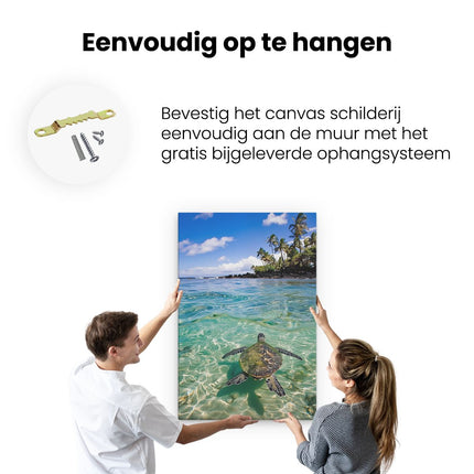Canvas schilderij ophangen Schildpad Zwemmen in Helder Water in de Buurt van Palmbomen