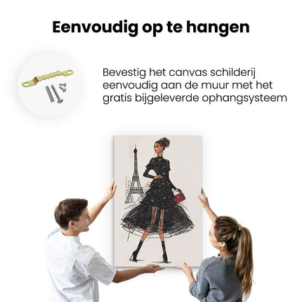 Canvas schilderij ophangen Vrouw in een Zwarte Jurk die voor de Eiffeltoren loopt