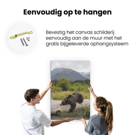 Canvas schilderij ophangen Beer Slaapt op een Boomstam