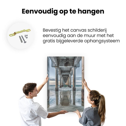 Canvas schilderij ophangen Onder een Pier op het Strand