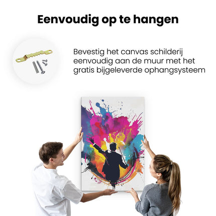 Canvas schilderij ophangen Een Man in een Pak Houdt een Stokje Vast voor Kleurrijke Verfspatten