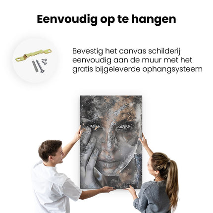Canvas schilderij ophangen Vrouw met Zilveren Verf op haar Gezicht