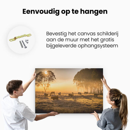 Canvas schilderij ophangen Kudde Koeien In De Wei Met Zonsopkomst