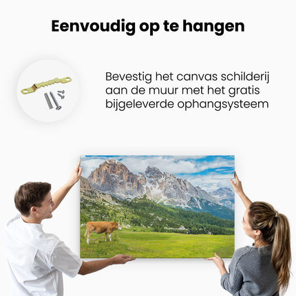 Canvas schilderij ophangen Bruine Koe In De Wei In De Bergen