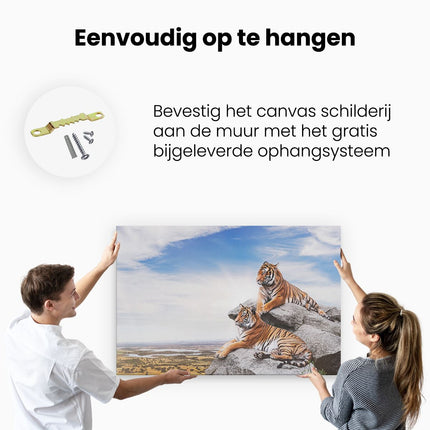 Canvas schilderij ophangen Twee Tijgers Op Rotsen Met Het Blauwe Lucht