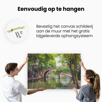 Canvas schilderij ophangen Dichtbegroeide Brug Op De Oudegracht In Utrecht