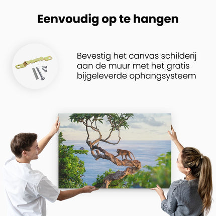 Canvas schilderij ophangen Aap Klimt In Een Boom Aan Het Water