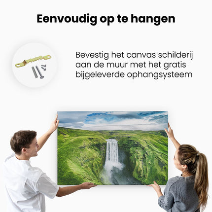 Canvas schilderij ophangen Waterval In Het Groene Landschap