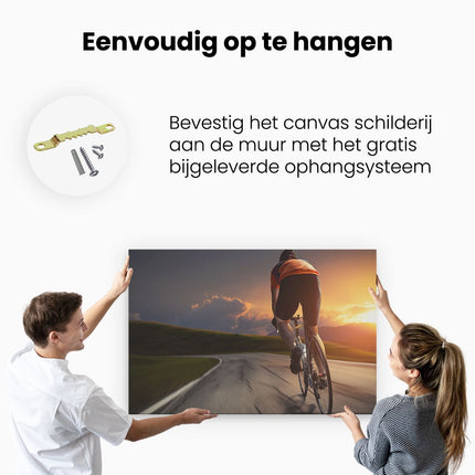 Canvas schilderij ophangen Wielrennen Fietser op de Weg bij Zonsondergang