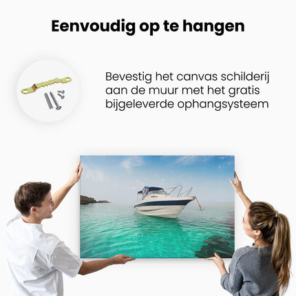 Canvas schilderij ophangen Motorboot aan het Strand met Blauw Water