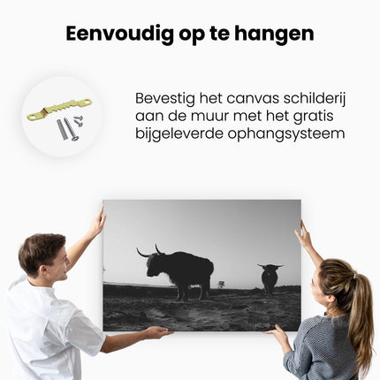 Canvas schilderij ophangen Twee Schotse Hooglanders op het Strand - Zwart Wit