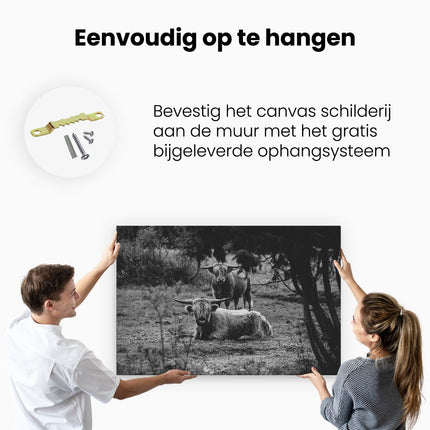 Canvas schilderij ophangen Twee Schotse Hooglanders in de Bossen - Zwart Wit