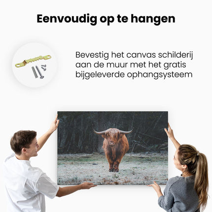 Canvas schilderij ophangen Schotse Hooglander bij het Bos