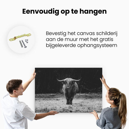 Canvas schilderij ophangen Schotse Hooglander bij het Bos - Zwart Wit