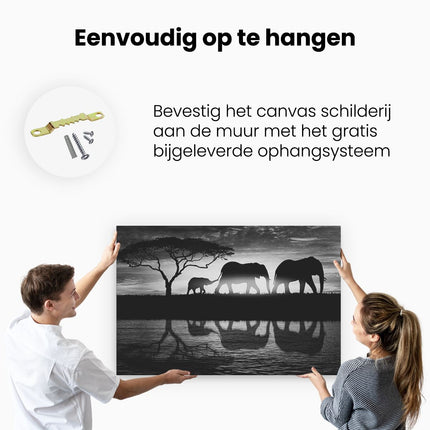 Canvas schilderij ophangen Olifanten Familie in de Savanne bij Zonsondergang - Zwart Wit