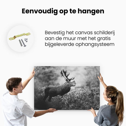 Canvas schilderij ophangen Hert in het Bos vanaf de Zijkant - Zwart Wit