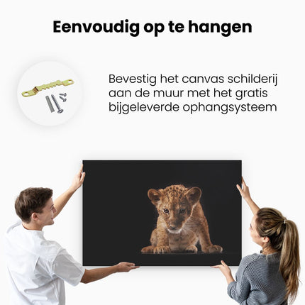 Canvas schilderij ophangen Leeuwen Welp op het Zwart - Baby Leeuw