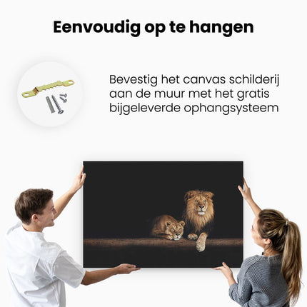 Canvas schilderij ophangen Leeuw en Leeuwin op een Boomstronk