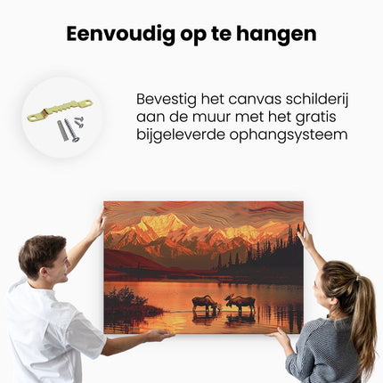 Canvas schilderij ophangen Twee Elanden bij een Meer met Bergen op de Achtergrond