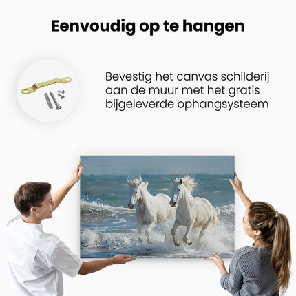 Canvas schilderij ophangen Twee Witte Paarden die in de Oceaan Rennen