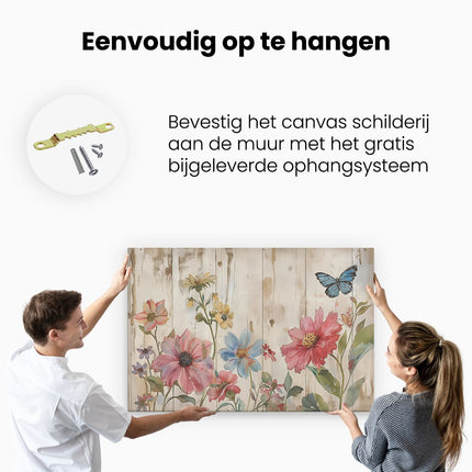 Canvas schilderij ophangen Kunstwerk van Bloemen en een Vlinder op een Houten Muur