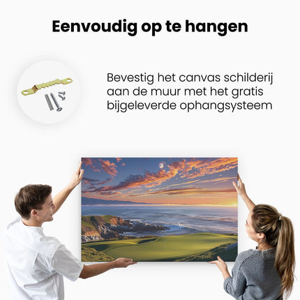 Canvas schilderij ophangen Golfbaan bij Zonsondergang met de Oceaan op de Achtergrond