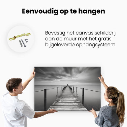 Canvas schilderij ophangen Persoon die op een Pier Staat onder een Bewolkte Hemel