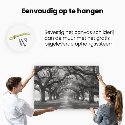 Canvas schilderij ophangen Zwart Wit Beeld van een met Bomen Omzoomd Pad