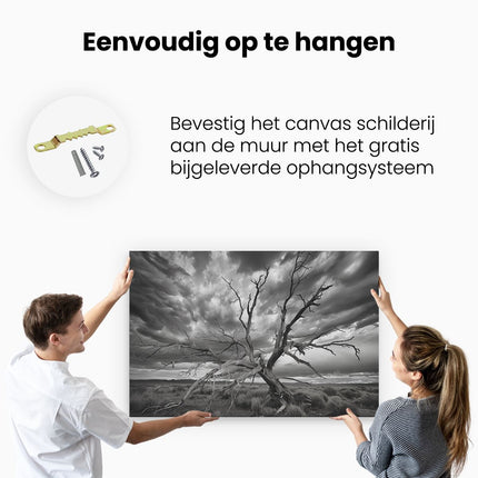 Canvas schilderij ophangen Dode Boom Midden in een Stormachtige Lucht