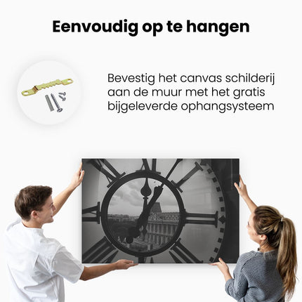 Canvas schilderij ophangen Klok met een Gebouw op de Achtergrond