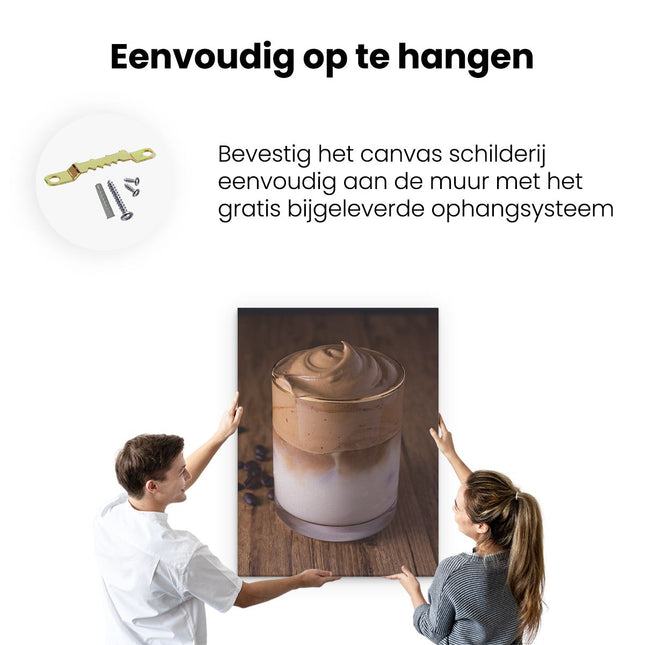 Canvas Schilderij Ophangen IJskoffie Met Koffiebonen Op Tafel