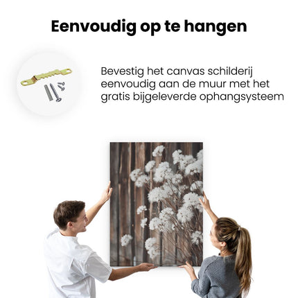 Canvas Schilderij Ophangen Witte Bloemen voor een Houten Hek