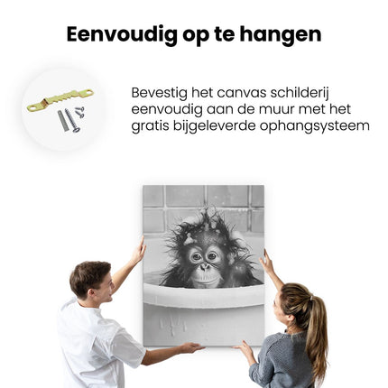 Canvas Schilderij Ophangen Baby-Orang-Oetan Neemt een Bad in een Badkuip