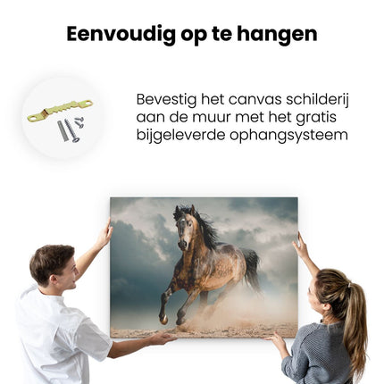 Canvas Schilderij Ophangen Wilde Paard In Het Zand 