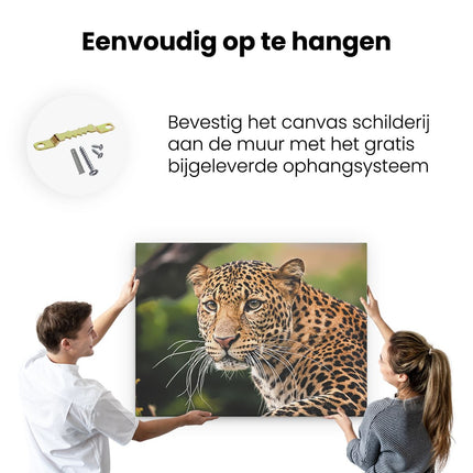 Canvas Schilderij Ophangen Luipaard Van Dichtbij