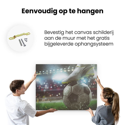 Canvas Schilderij Ophangen Voetbal Aftrap Met De Bal In Het Stadion