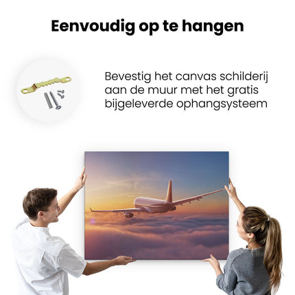 Canvas Schilderij Ophangen Vliegtuig In De Wolken Bij Zonsondergang