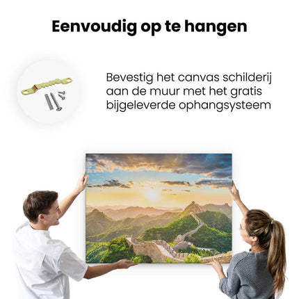 Canvas Schilderij Ophangen De Chinese Muur door de Bergen met Zon