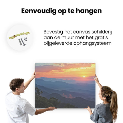 Canvas Schilderij Ophangen De Zon gaat onder boven de Bergen