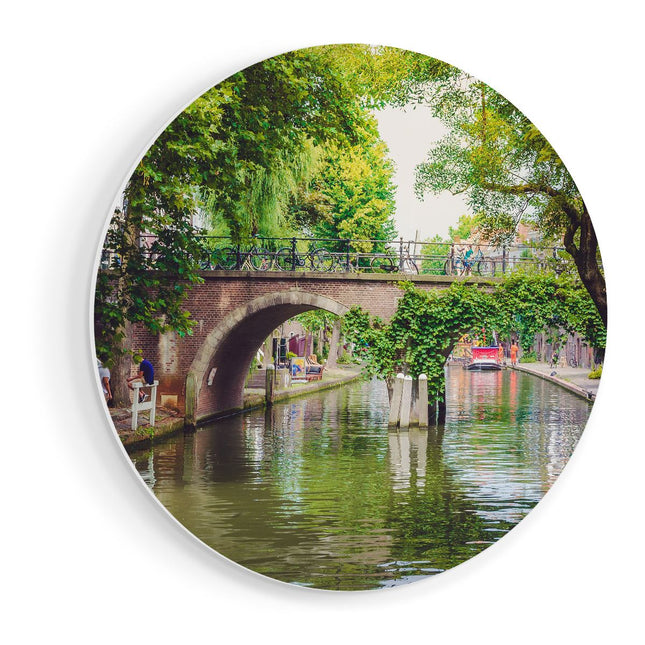 Wandcirkel vooraanzicht Dichtbegroeide Brug Op De Oudegracht In Utrecht