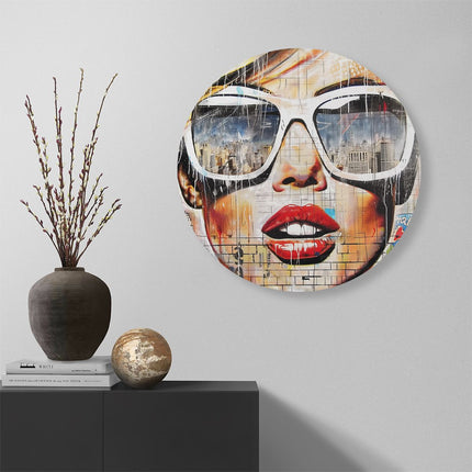 Wandcirkel muur Kunstwerk van een Vrouw met Zonnebril