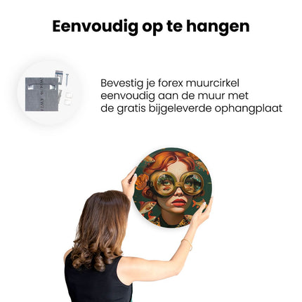 Wandcirkel ophangen Meisje met een Bril en Omringd door Vissen