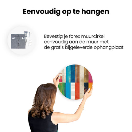 Wandcirkel ophangen Kleurrijke Strepen op een Houten Achtergrond